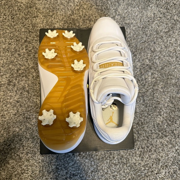 Men’s Jordan 11 low Golf - Picture 5 of 7